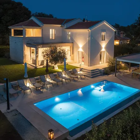 Villa Luxury Mak With Heated Pool Near Porec