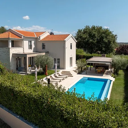 Luxury Mak With Heated Pool Near Porec